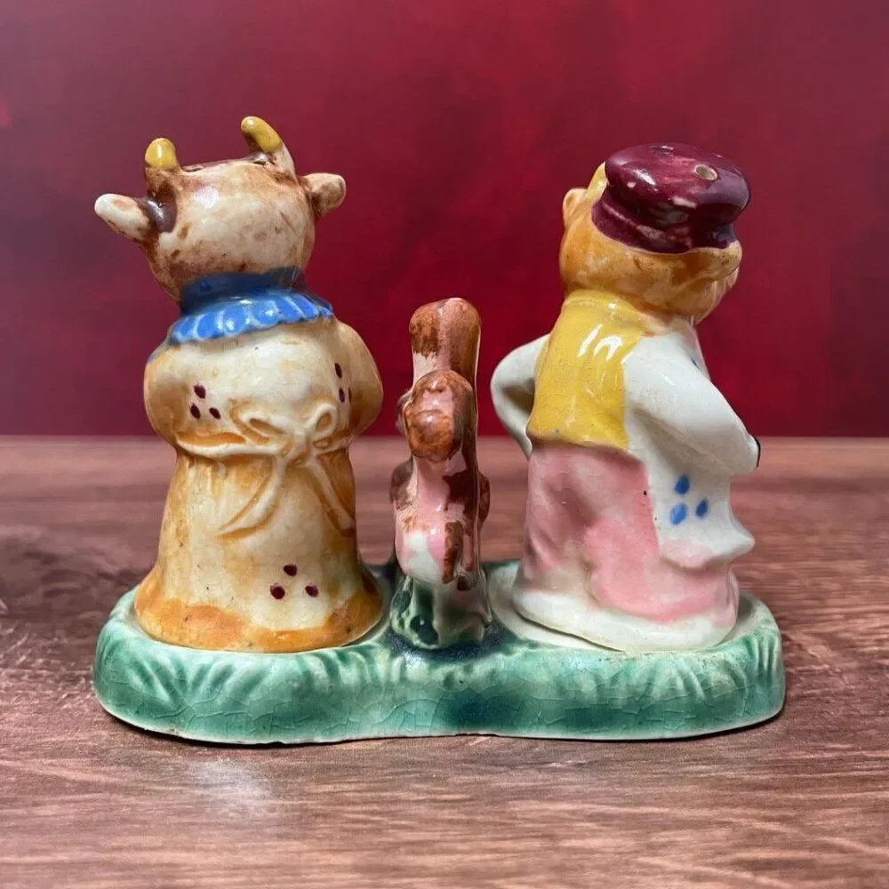 Vintage Mr. & Mrs. Cow Salt and Pepper Shakers, 1950's Japanese. Collectible